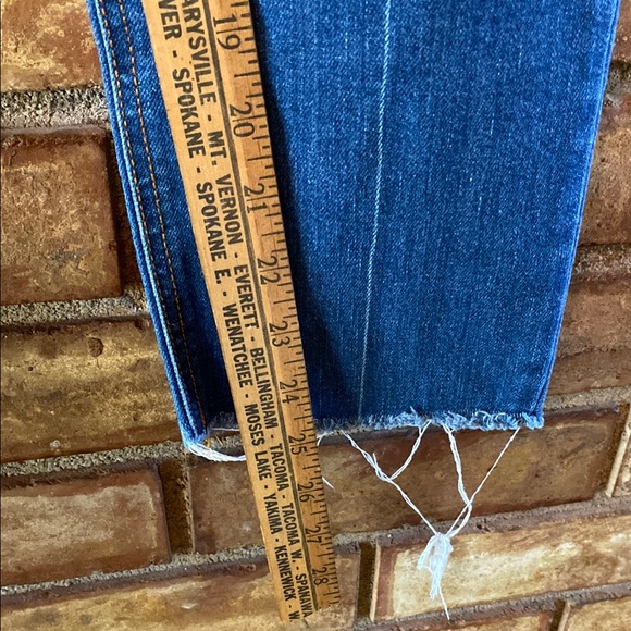 Old Navy Blue Ankle Cropped Jeans with Raw Hems - Picture 5 of 9